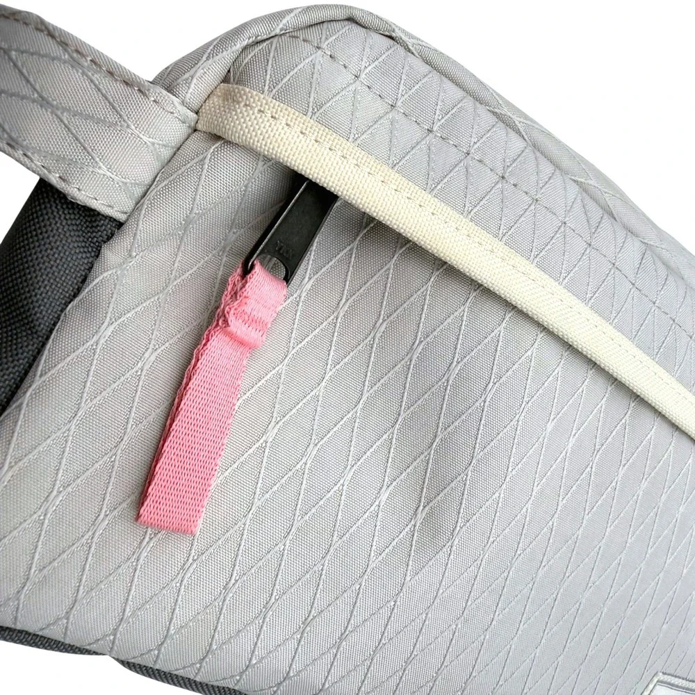 Herschel Chapter Travel Kit Toiletry Bag White Gray Diamond Pattern Pink Zipper